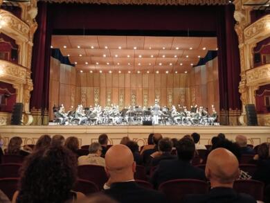 Bari, la banda della Guardia di finanza compie 100 anni: festa in musica al Teatro Petruzzelli