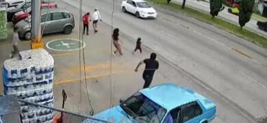 Messico, tragedia sfiorata: un uomo si lancia in strada per salvare una bimba – VIDEO