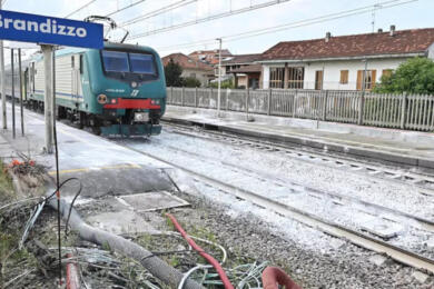 Strage ferroviaria di Brandizzo, slitta al 28 ottobre l’udienza preliminare: protestano familiari e legali