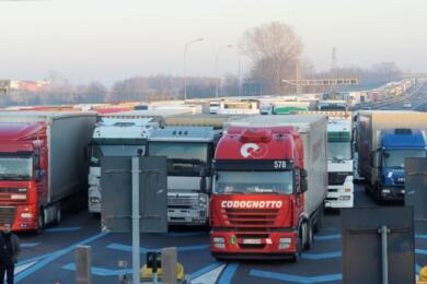 Caro carburante e fondi bloccati, sciopero degli autotrasportatori siciliani di cinque giorni