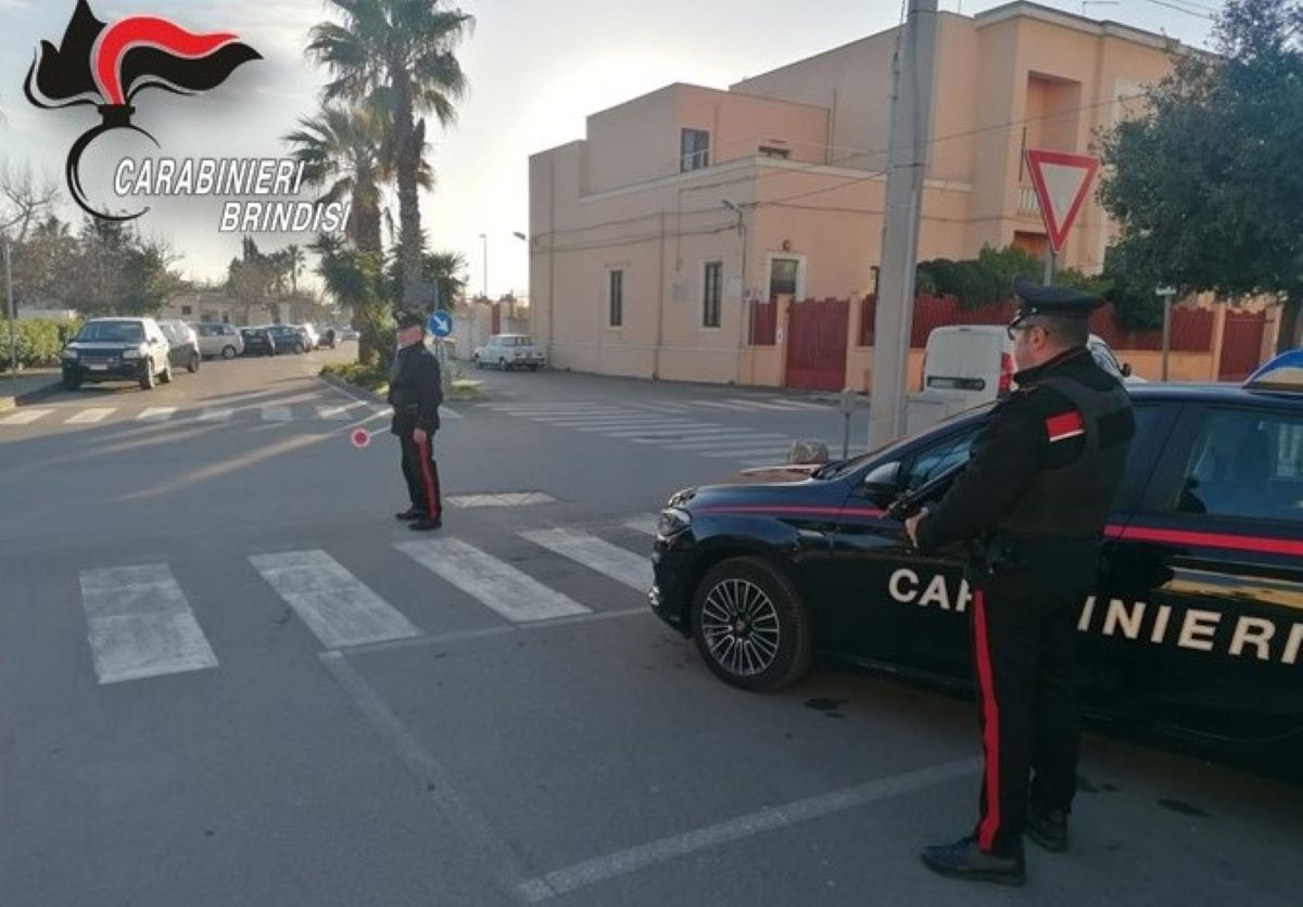 Torre Santa Susanna, aggredisce e minaccia di morte la madre: arrestato un 24enne Torre Santa Susanna, aggredisce e minaccia di morte la madre: arrestato un 24enne