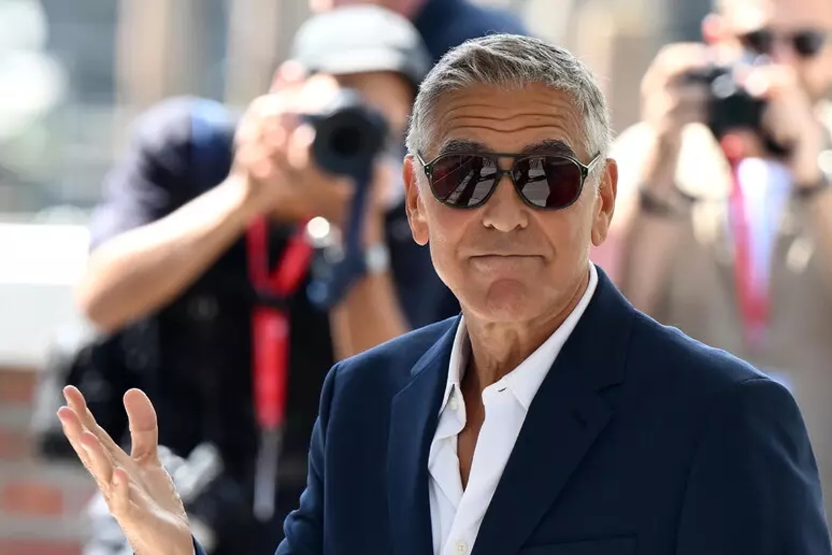 Clooney a Venezia per il Leone d’Oro affonda la politica USA: «Guidati da incapaci, speriamo nelle midterm» Clooney a Venezia per il Leone d’Oro affonda la politica USA: «Guidati da incapaci, speriamo nelle midterm»