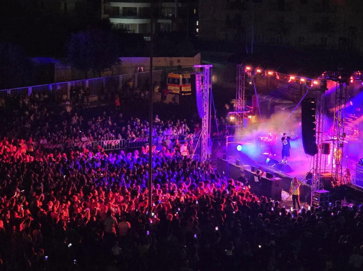 Modugno, l’opposizione insorge contro il concerto di Clementino: «Troppi 100mila euro, serve restaurare il mercato»