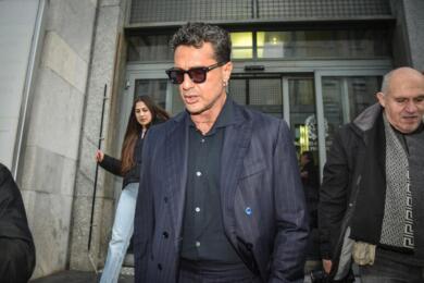 Tentato ricatto a Fabrizio Corona: denunciato a Milano un 20enne figlio di un noto giornalista