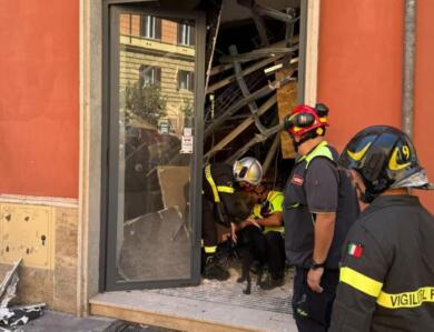 Tragedia sfiorata a Roma, crolla il solaio di un negozio nel quartieri Prati