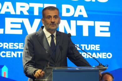 Ex Ilva, la proposta di Decaro: «Una legge speciale e un progetto che tenga insieme salute, lavoro e sviluppo»