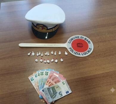 Bari, droga con consegna “a domicilio” tra Japigia e Madonnella: 20enne arrestata