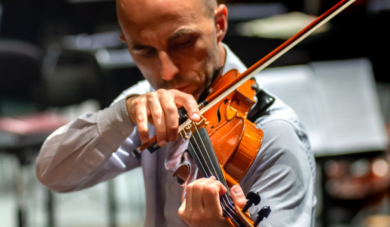 Bari, travolto in bici da un furgone: muore a 45 anni Enrico Vacca, era violinista del Petruzzelli