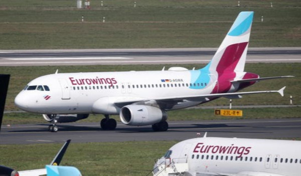 «Fumo a bordo»: paura sul volo Düsseldorf–Brindisi, l’aereo torna indietro poco dopo il decollo «Fumo a bordo»: paura sul volo Düsseldorf–Brindisi, l’aereo torna indietro poco dopo il decollo