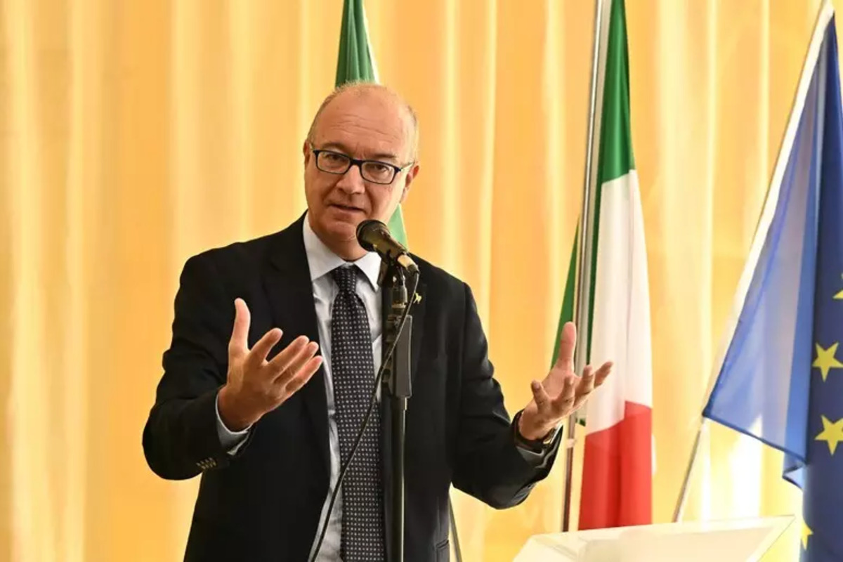 Tetto agli stranieri a scuola, Valditara annuncia un decreto legge: «Criterio puramente linguistico» Tetto agli stranieri a scuola, Valditara annuncia un decreto legge: «Criterio puramente linguistico»