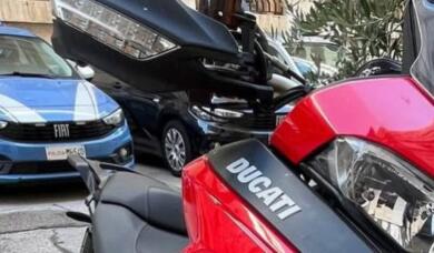 Bari, si barrica nel bagno del suo negozio per sfuggire alla violenza dell’ex: arrestato l’uomo