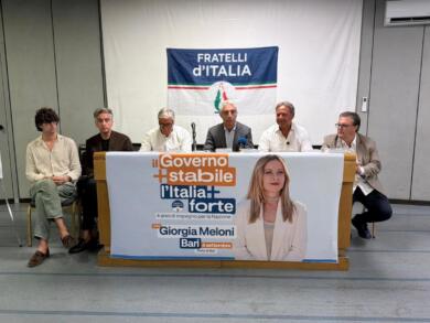 La festa del Governo Meloni nel porto di Bari, il Salento si mobilita: «In partenza 11 pullman»