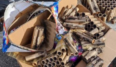 Canosa, esplode fuochi d’artificio in pieno centro: ferita una bimba, denunciato un 50enne