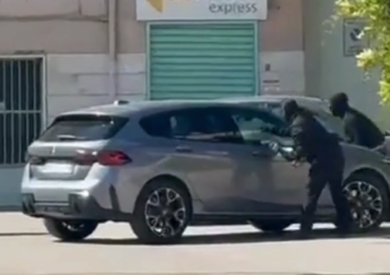 Cerignola, furto d’auto in pieno centro davanti a decine di testimoni increduli – VIDEO