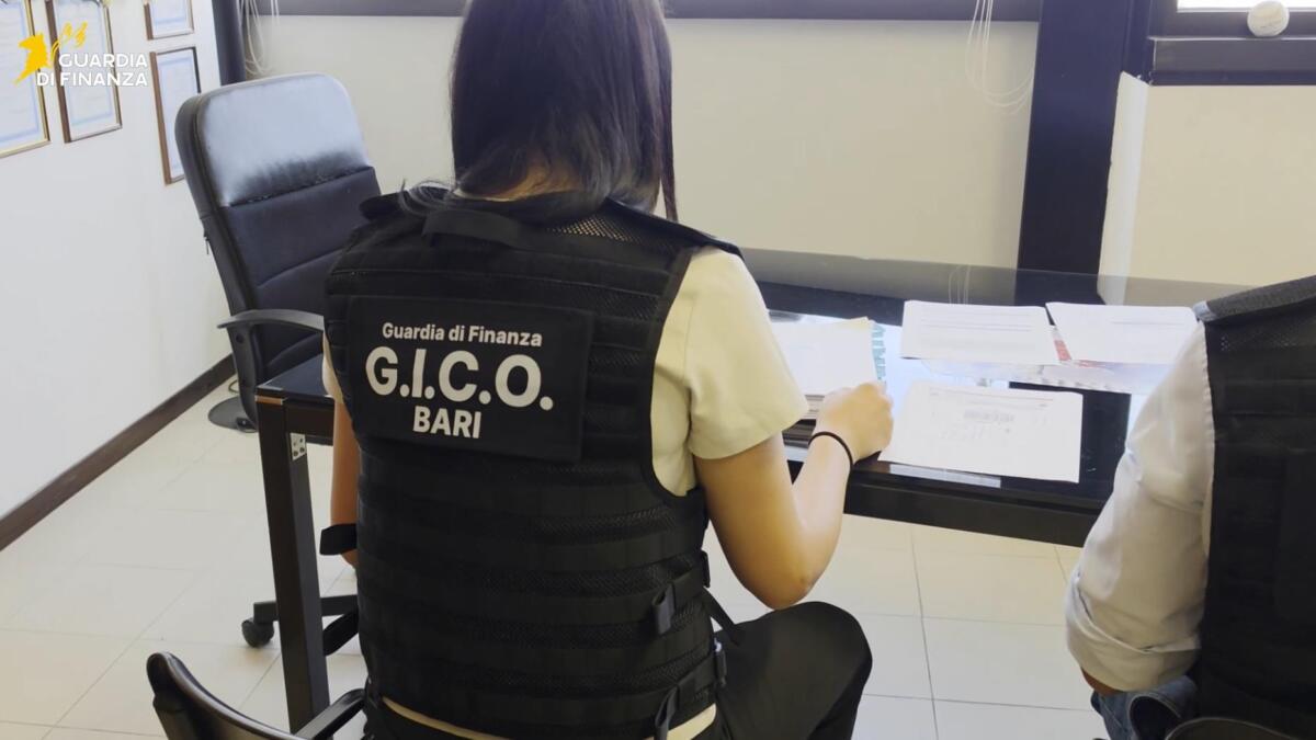 Bari, slot per riciclare i soldi dei clan: altri sequestri all’impero Snidar, sigilli a sale giochi e proventi di un ristorante Bari, slot per riciclare i soldi dei clan: altri sequestri all’impero Snidar, sigilli a sale giochi e proventi di un ristorante