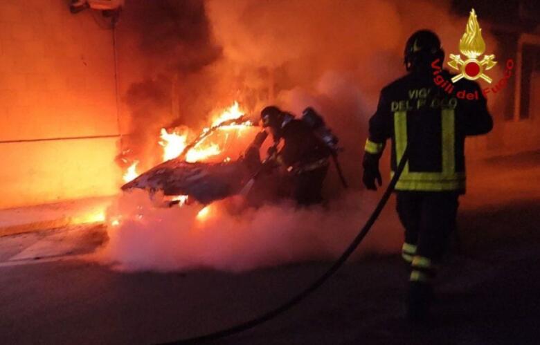 incendio auto san michele salentino
