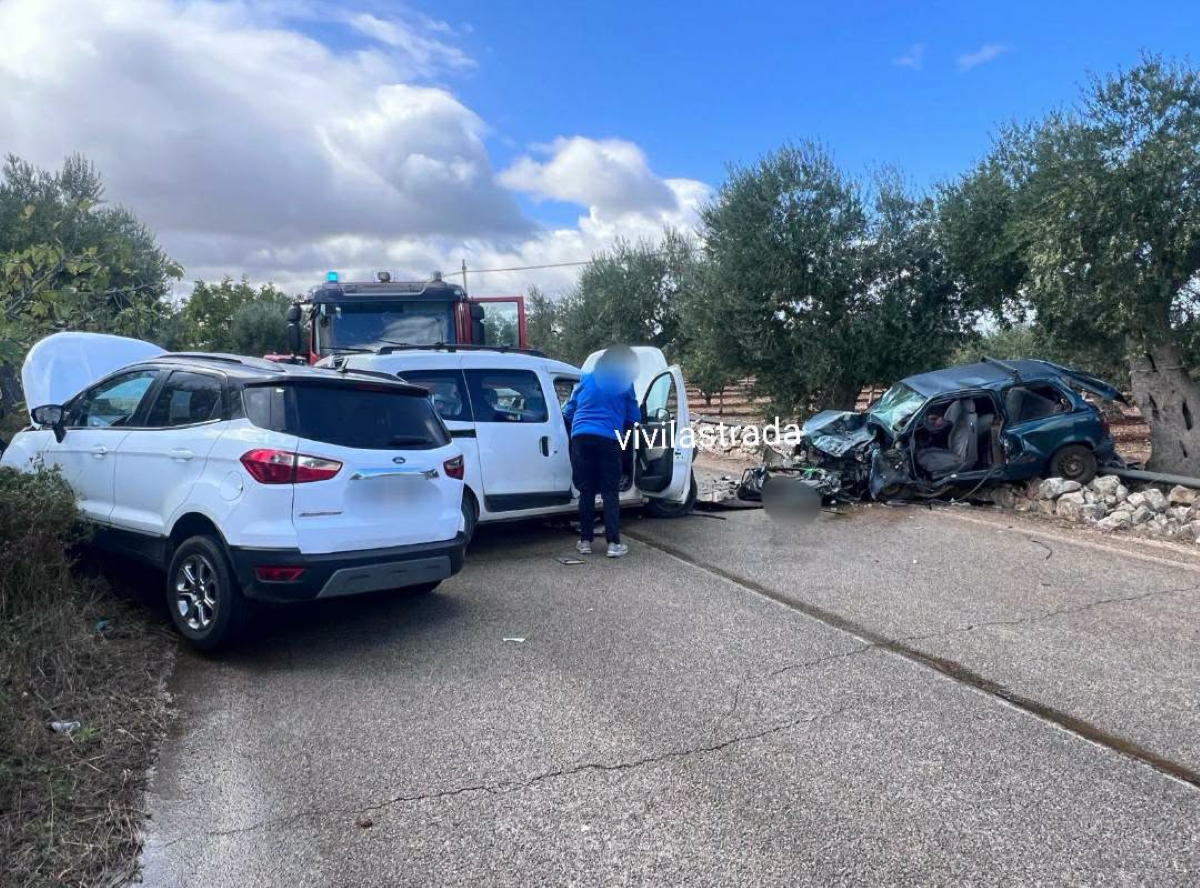 Tragico incidente tra Conversano e Putignano, muore una 40enne: grave la figlia di 2 anni Tragico incidente tra Conversano e Putignano, muore una 40enne: grave la figlia di 2 anni