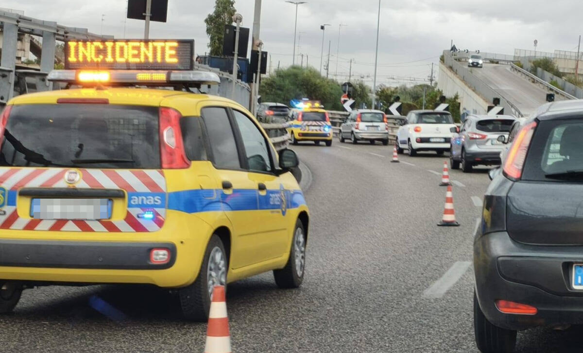 Modugno, scontro tra un’auto e un tir sulla strada statale 96: muore un uomo di 46 anni Modugno, scontro tra un’auto e un tir sulla strada statale 96: muore un uomo di 46 anni