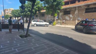 Trani, in fuga dai carabinieri causa un incidente e abbandona il mezzo rubato