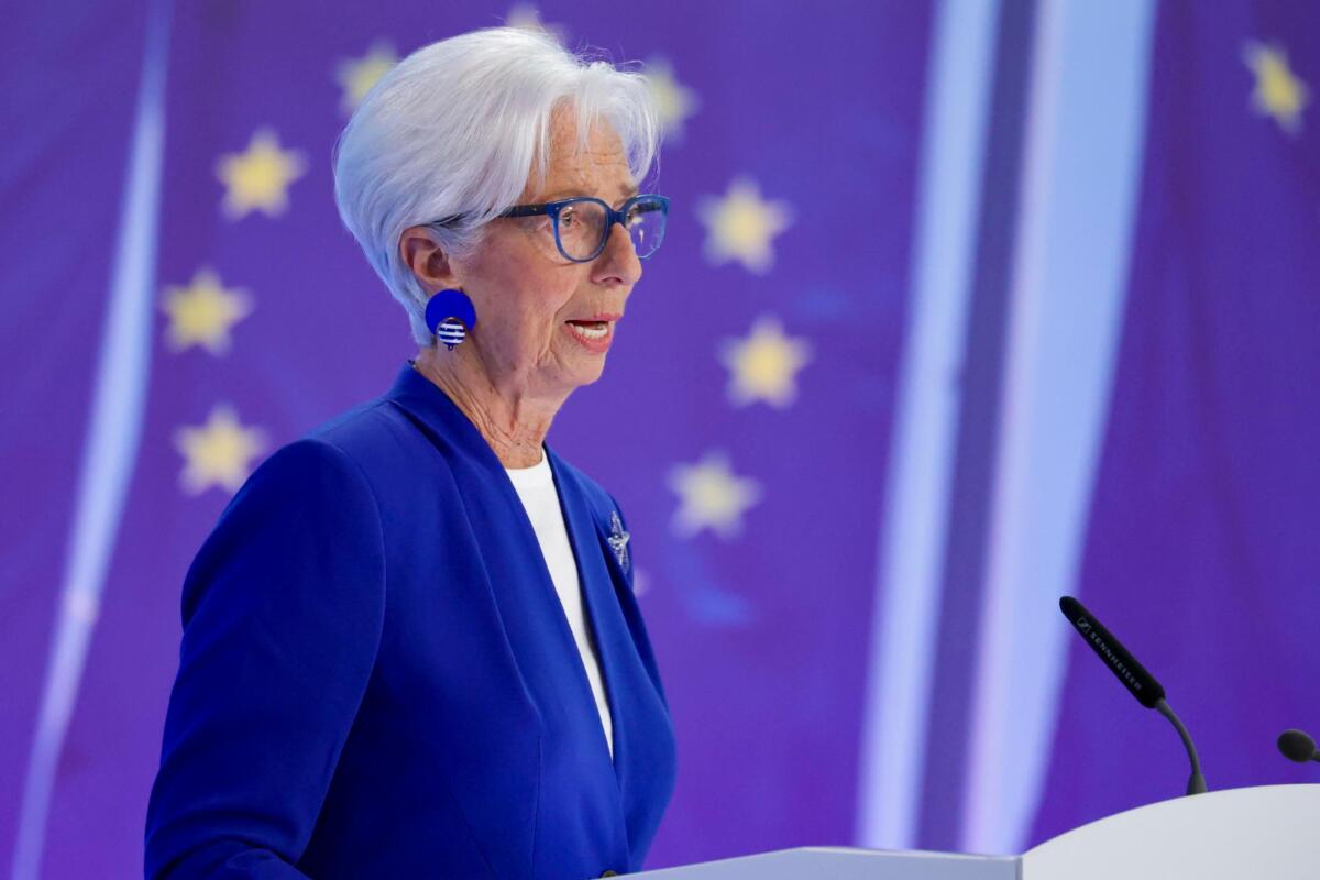 Crisi energetica, Borse in rosso: la Bce prepara il rialzo dei tassi, attesa anche per la Fed Crisi energetica, Borse in rosso: la Bce prepara il rialzo dei tassi, attesa anche per la Fed