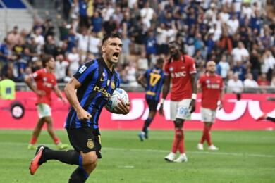 Pazza Inter a San Siro: rimonta da 0-2 e batte il Napoli 3-2 al 92′, Lautaro firma la doppietta