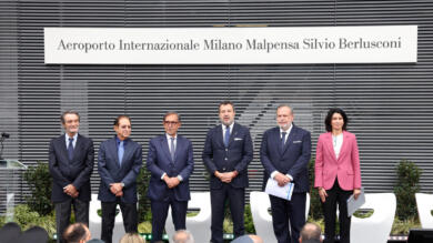 Ufficiale la denominazione di Malpensa a Silvio Berlusconi. Paolo: «Tributo a un uomo che ha dato amore» – VIDEO