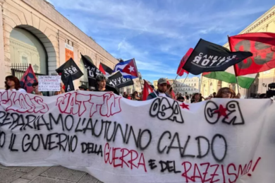 «Meloni vattin»: da Piazza del Ferrarese il corteo contro il governo, lungomare di Bari blindato