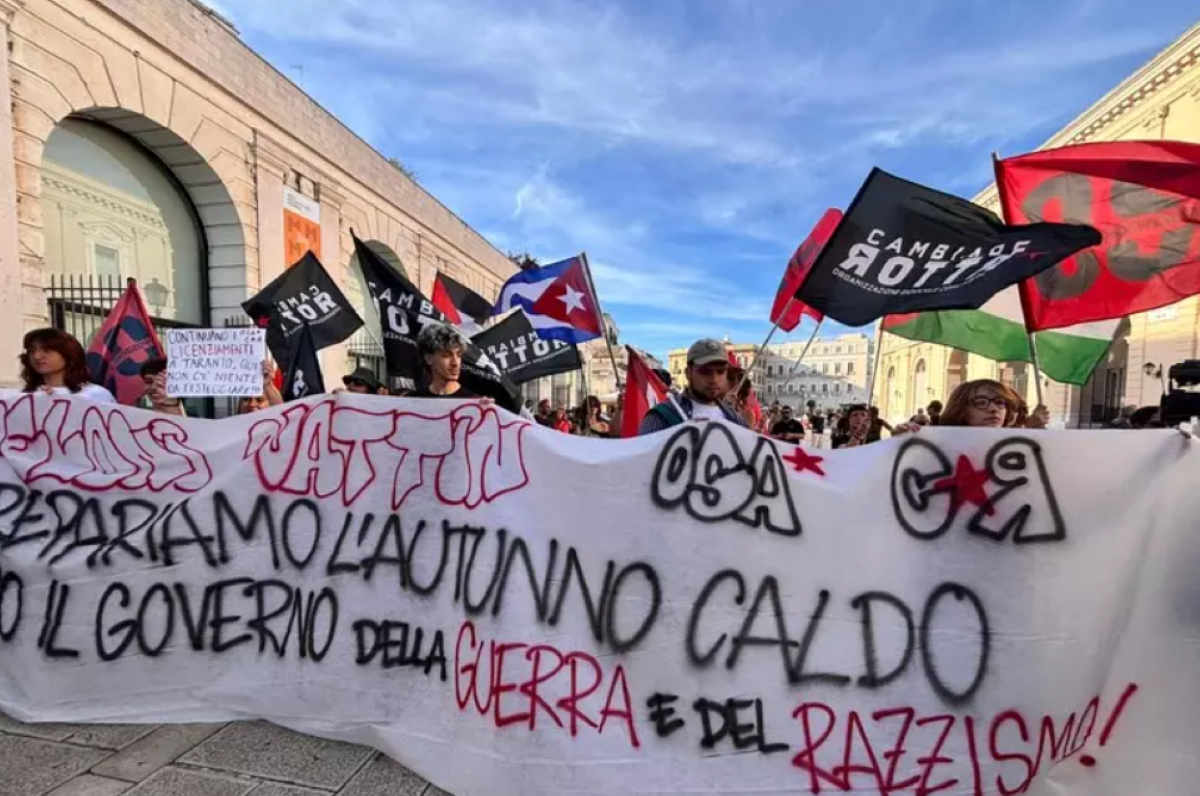 «Meloni vattin»: da Piazza del Ferrarese il corteo contro il governo, lungomare di Bari blindato «Meloni vattin»: da Piazza del Ferrarese il corteo contro il governo, lungomare di Bari blindato