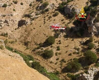 Bloccato sulla Murgia materana, 20enne si ferisce vicino alla Gravina: salvato dai Vigili del Fuoco