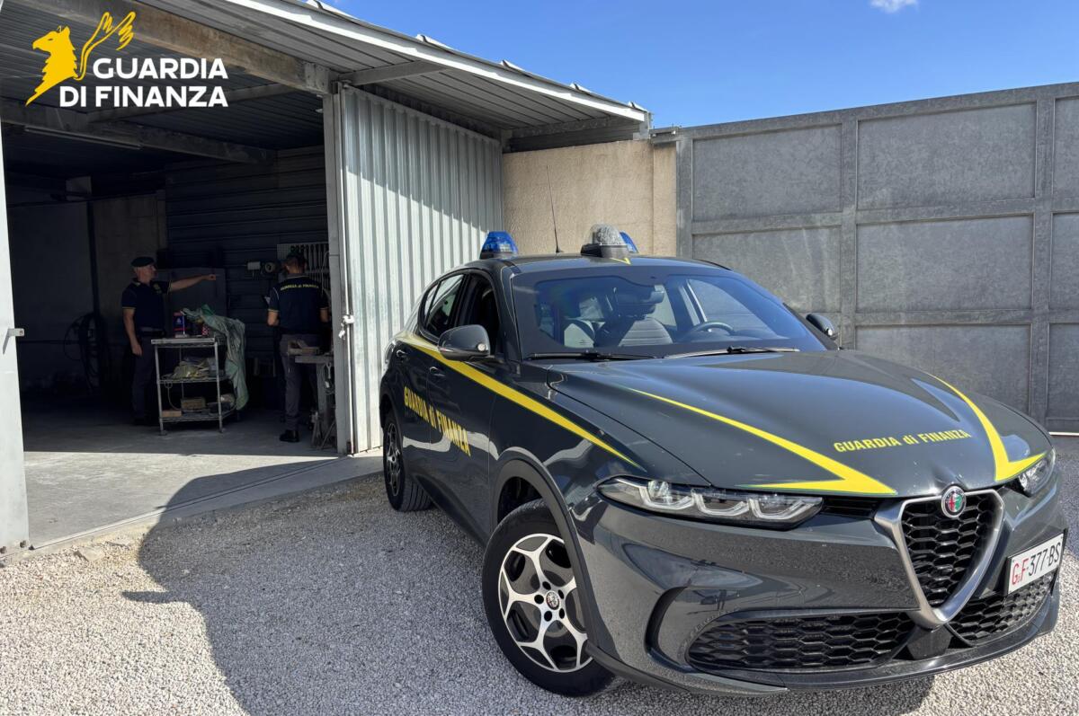 Brindisi, due box trasformati in officine abusive: sanzioni anche per i proprietari delle auto in riparazione
