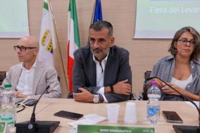 “Mare Democratico” in Fiera: 10 milioni per le spiagge pubbliche pugliesi e le targhe del “Granello d’Oro”