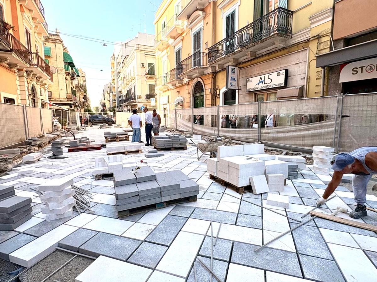 Lavori su via Manzoni a Bari, Scaramuzzi: «Isolato dopo isolato restituiamo spazi alla città» – FOTO