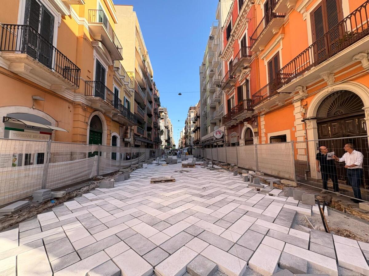 Lavori su via Manzoni a Bari, Scaramuzzi: «Isolato dopo isolato restituiamo spazi alla città» – FOTO
