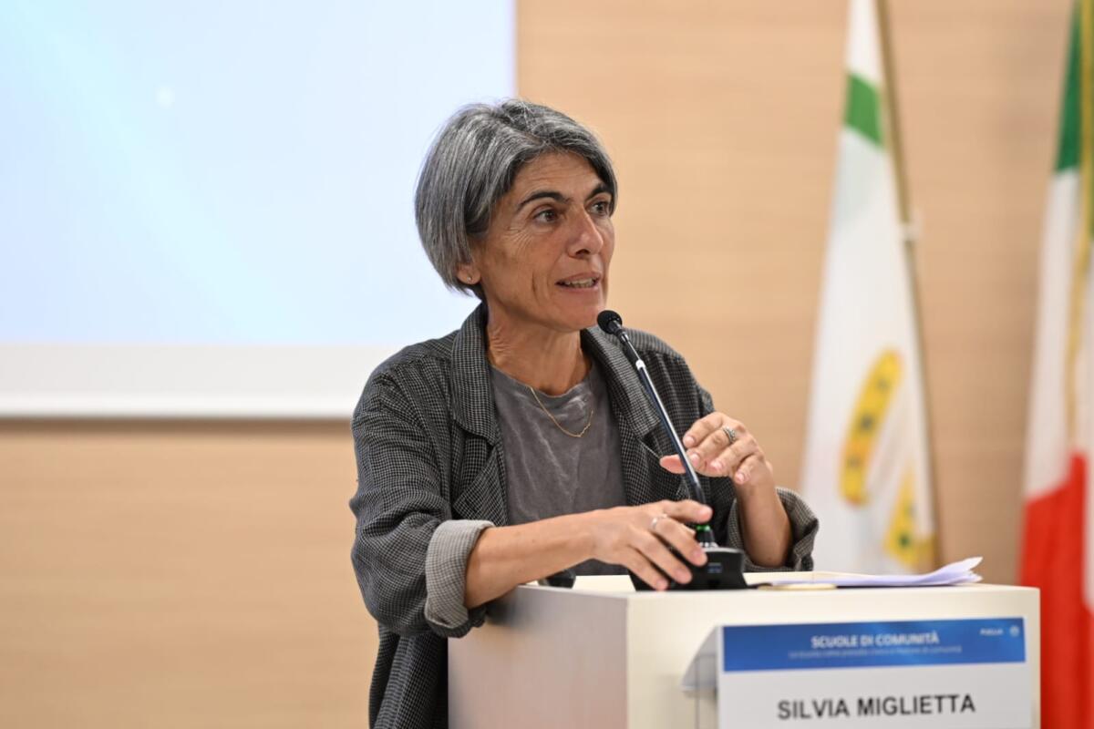 “Scuole di Comunità”, la Puglia lancia in Fiera il patto educativo: aule aperte al territorio oltre la didattica “Scuole di Comunità”, la Puglia lancia in Fiera il patto educativo: aule aperte al territorio oltre la didattica