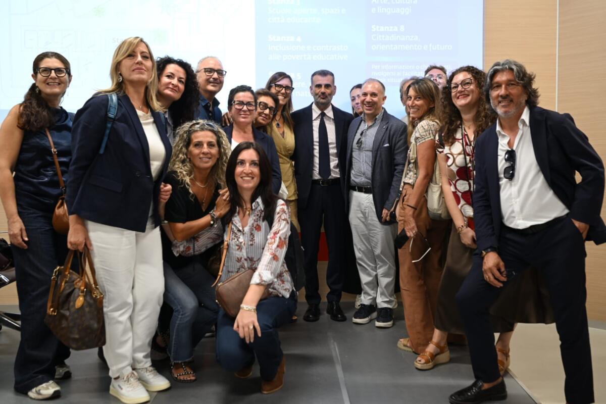 “Scuole di Comunità”, la Puglia lancia in Fiera il patto educativo: aule aperte al territorio oltre la didattica “Scuole di Comunità”, la Puglia lancia in Fiera il patto educativo: aule aperte al territorio oltre la didattica