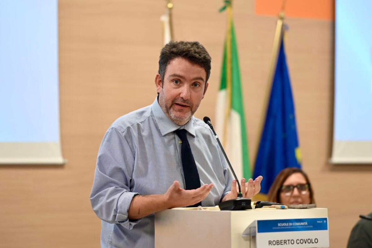 “Scuole di Comunità”, la Puglia lancia in Fiera il patto educativo: aule aperte al territorio oltre la didattica “Scuole di Comunità”, la Puglia lancia in Fiera il patto educativo: aule aperte al territorio oltre la didattica