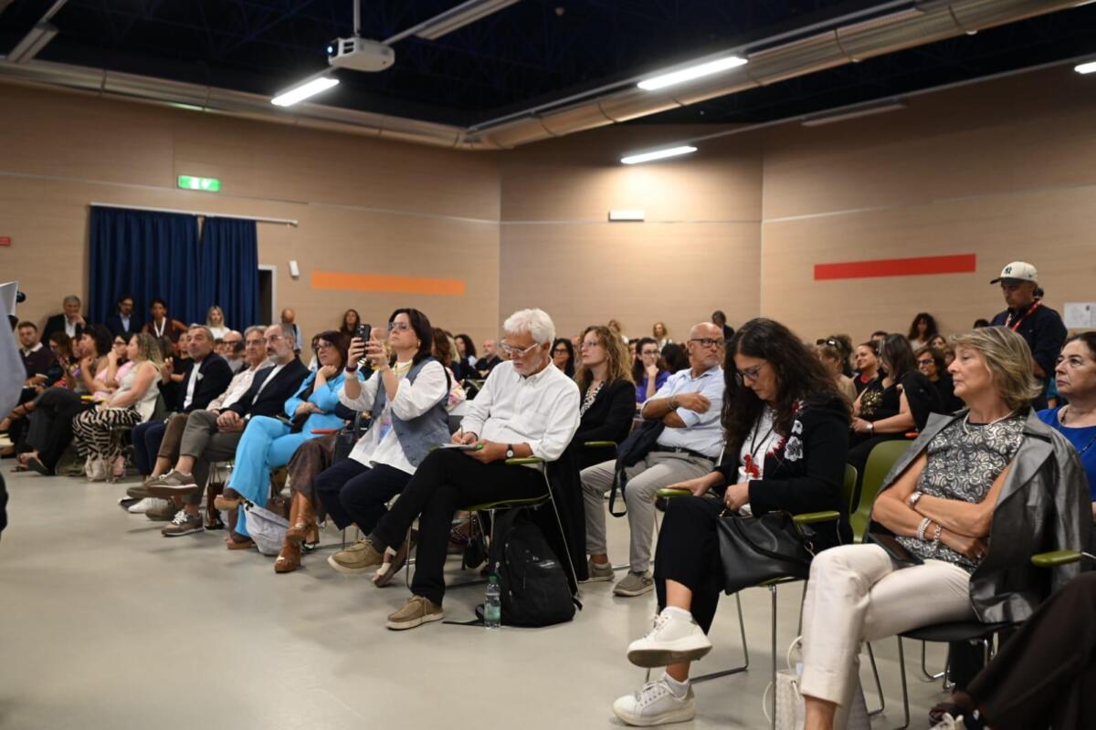 “Scuole di Comunità”, la Puglia lancia in Fiera il patto educativo: aule aperte al territorio oltre la didattica “Scuole di Comunità”, la Puglia lancia in Fiera il patto educativo: aule aperte al territorio oltre la didattica