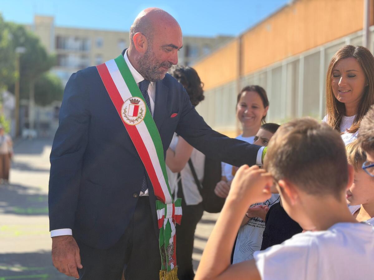 Primo giorno di scuola a Bari, la città supera la prova traffico: Leccese nella centrale della Polizia Locale Primo giorno di scuola a Bari, la città supera la prova traffico: Leccese nella centrale della Polizia Locale