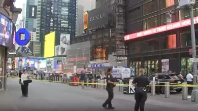 New York, donna accoltella due passanti prima di essere uccisa dalla polizia a Times Square