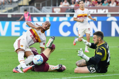Serie A, la Roma non sbaglia un colpo: 2-0 a Torino e primato a punteggio pieno