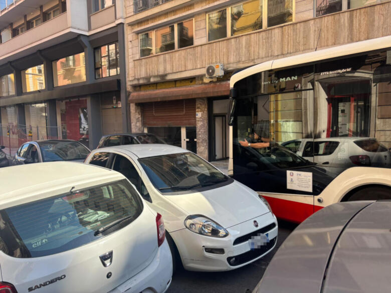 traffico via andrea da bari