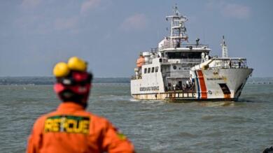 Traghetto in Indonesia si ribalta: almeno sei morti e oltre 130 dispersi, persi i contatti