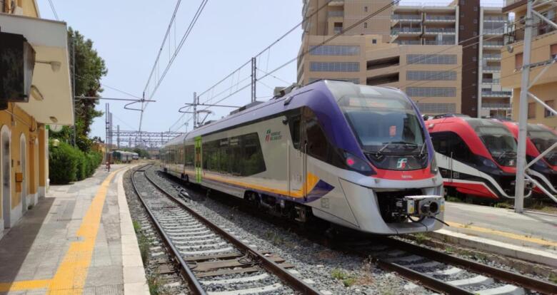 treno ferrovie del sud est