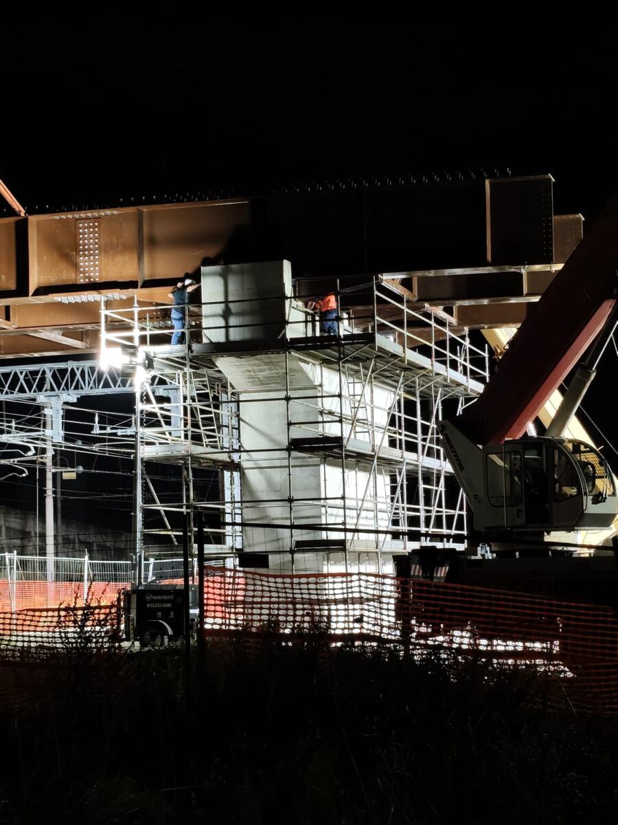 I lavori per il Brt a Taranto, varata la prima trave dello scavalco ferroviario in zona Croce – FOTO I lavori per il Brt a Taranto, varata la prima trave dello scavalco ferroviario in zona Croce – FOTO
