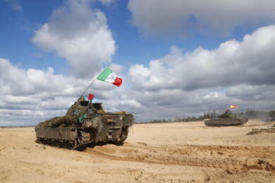 Incidente durante l’addestramento Nato in Lettonia: feriti quattro bersaglieri italiani