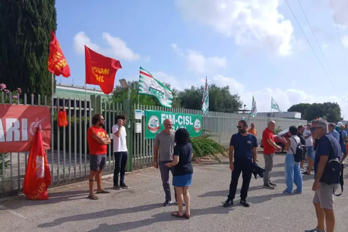 Modugno, presidio dei lavoratori davanti alla Brovedani: «Lo stabilimento non può chiudere» Modugno, presidio dei lavoratori davanti alla Brovedani: «Lo stabilimento non può chiudere»