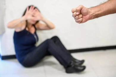 Avellino, donna presa a martellate in testa dall’ex compagno: fermato dai carabinieri