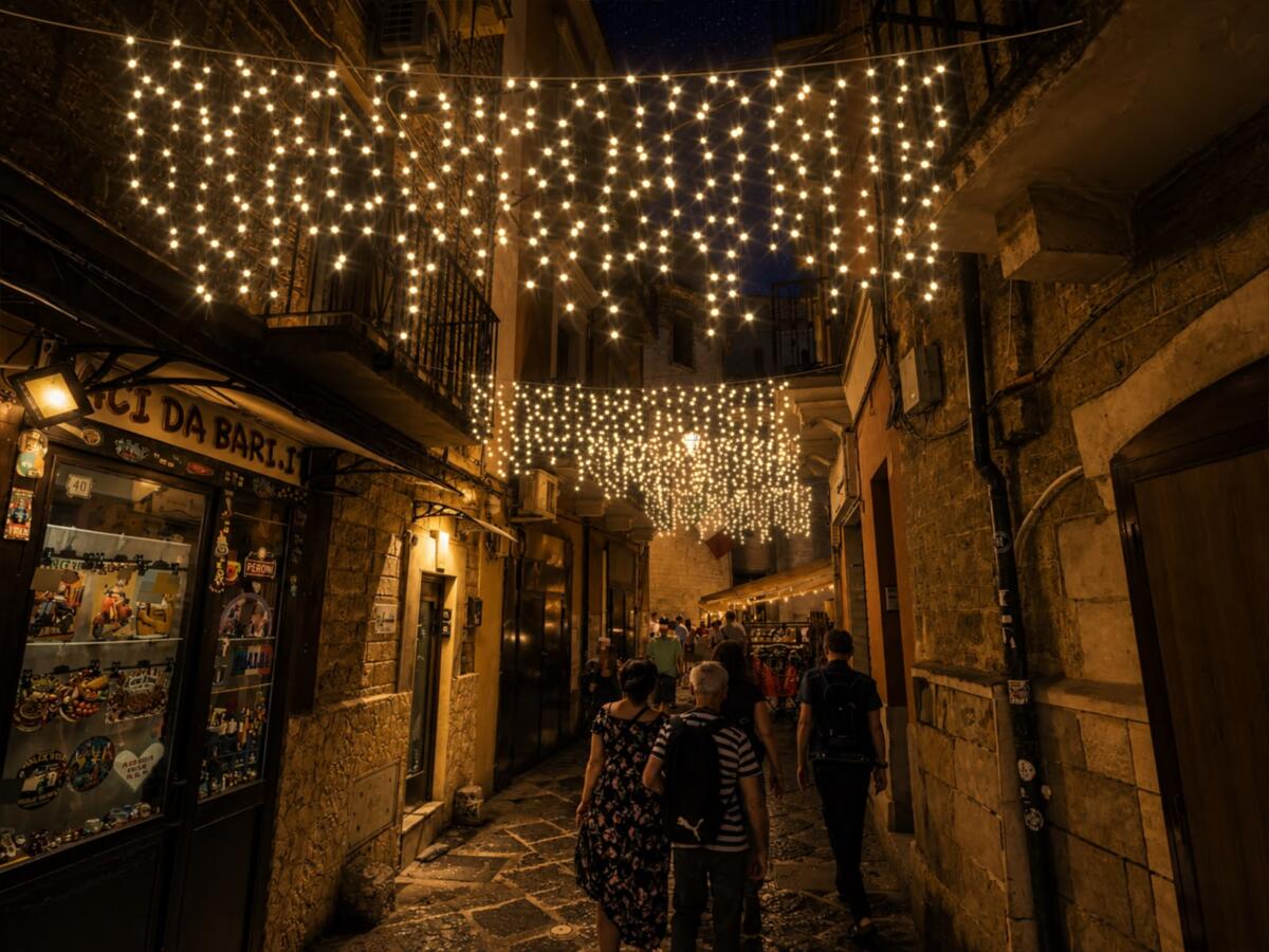 Bari, via all’installazione di addobbi e luminarie per Natale: ecco come cambia la città per le feste – FOTO