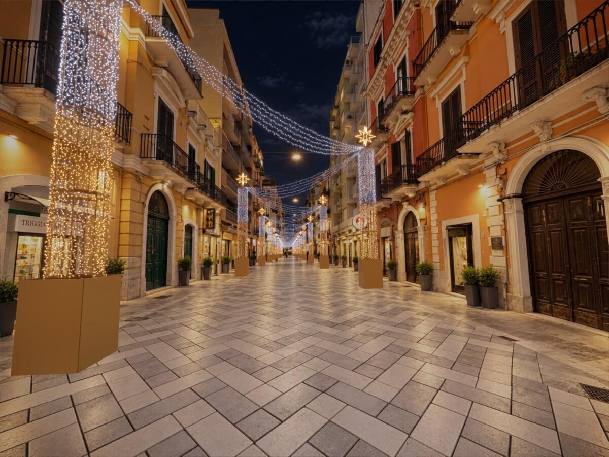 Bari, via all’installazione di addobbi e luminarie per Natale: ecco come cambia la città per le feste – FOTO