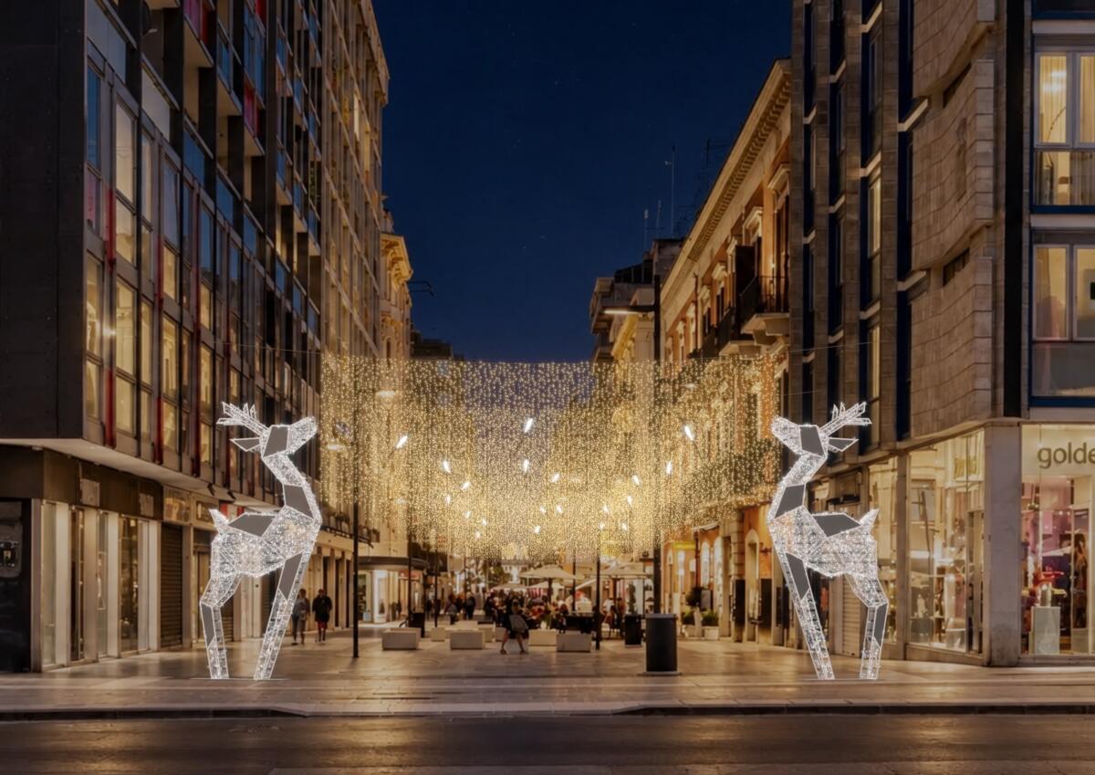 Bari, via all’installazione di addobbi e luminarie per Natale: ecco come cambia la città per le feste – FOTO